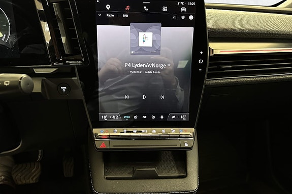 Infotainment med musikk, klima og avansert tilkobling i fokus.