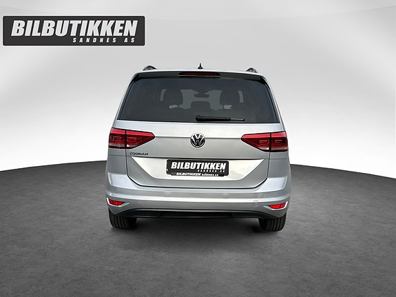 Volkswagen Touran 4 of 5