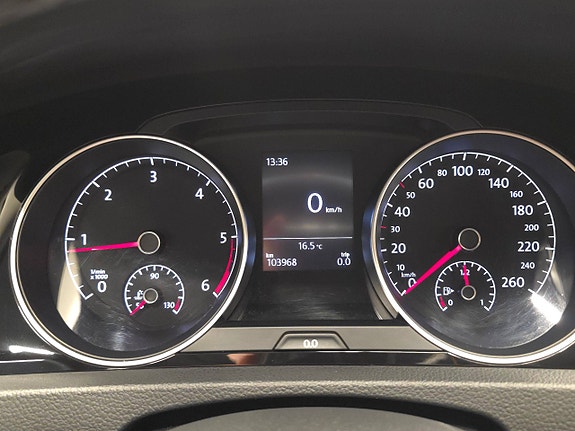 Volkswagen Golf VII 14 of 30