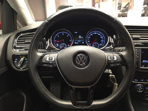 Volkswagen Golf VII 15 of 30