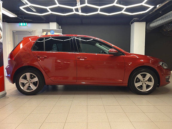 Volkswagen Golf VII 11 of 30