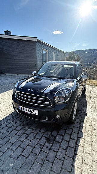 MINI Countryman Cooper D 2 of 5