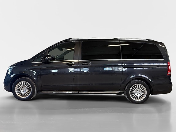 Mercedes-Benz EQV300 4 of 5