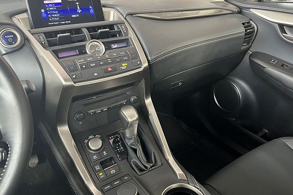 Lexus NX300h 12 of 18