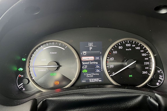 Lexus NX300h 8 of 18
