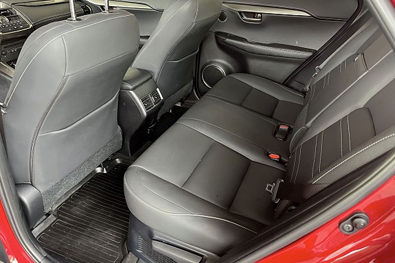 Lexus NX300h 14 of 18