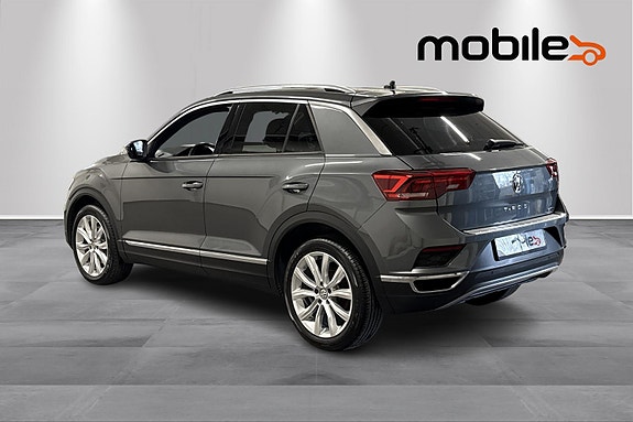 Volkswagen T-Roc 4 of 5