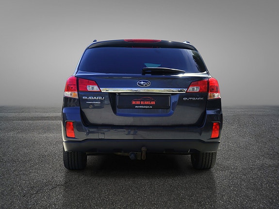 Subaru Outback 8 of 30
