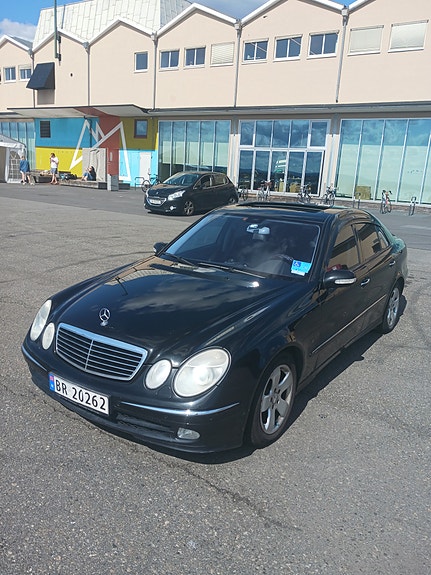 Mercedes-Benz E220 8 of 10