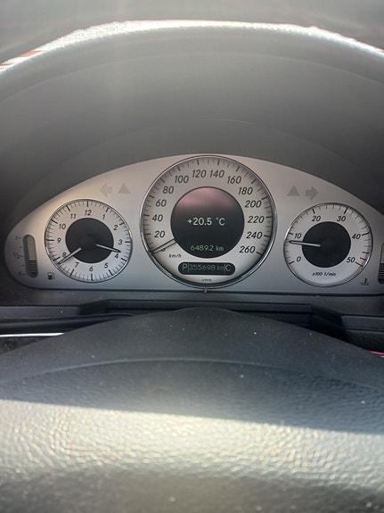 Mercedes-Benz E220 3 of 10
