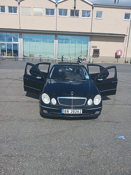 Mercedes-Benz E220 5 of 10