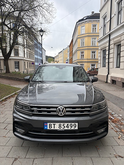 Volkswagen Tiguan 2 of 5