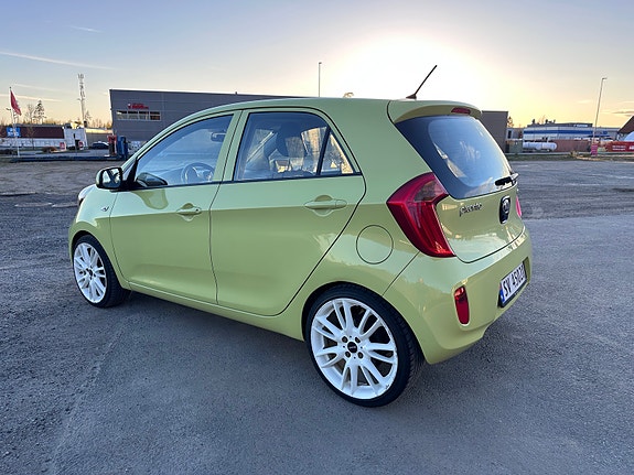 Kia Picanto 3 of 5
