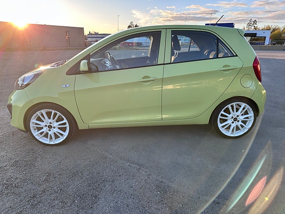 Kia Picanto 2 of 5