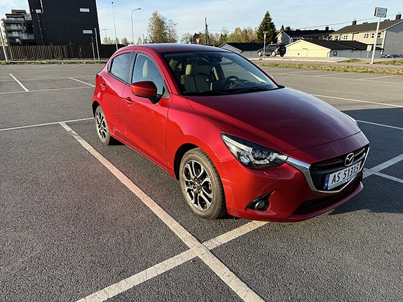 Mazda 2 3 of 5