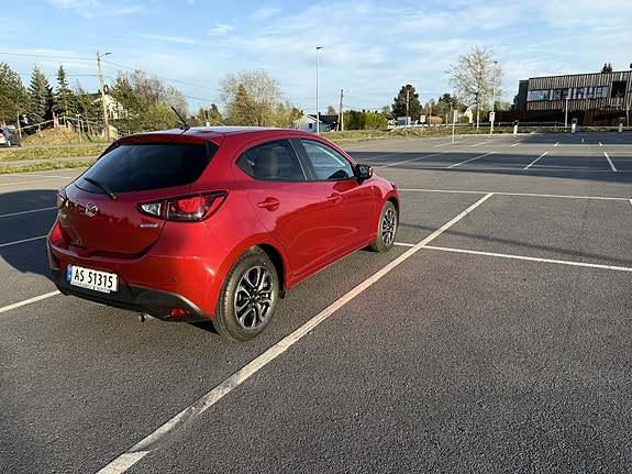 Mazda 2 4 of 5
