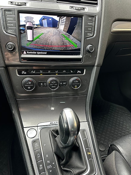 Volkswagen Golf Alltrack 15 of 22