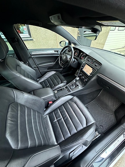 Volkswagen Golf Alltrack 16 of 22