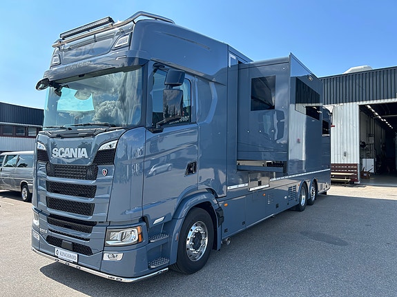 Scania Fantastisk mulighet - Som ny! S500 - STX påbygg til 4/5 hester - 2x pop-out, eget soverom i push-up.