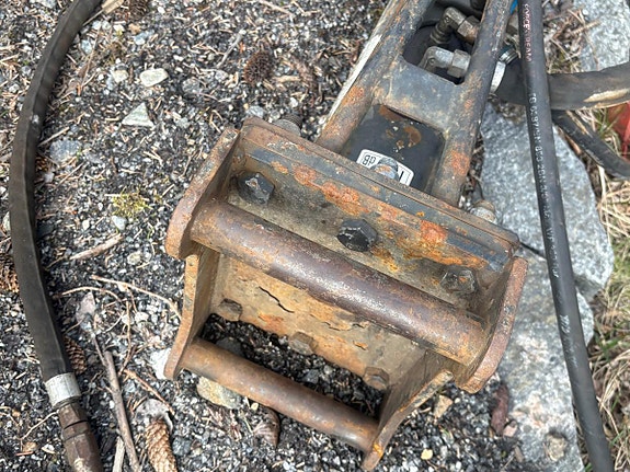 Cat 301.7D minigraver med maskinhenger, pigghammer og 3 skuffer 19 of 26