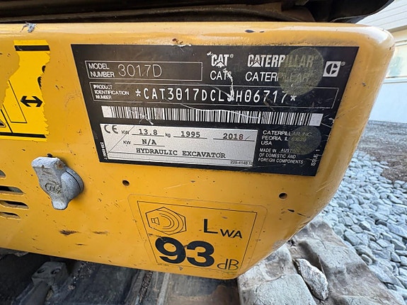 Cat 301.7D minigraver med maskinhenger, pigghammer og 3 skuffer 26 of 26