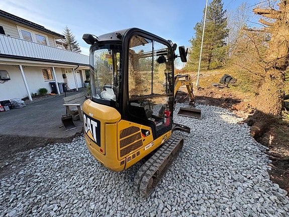 Cat 301.7D minigraver med maskinhenger, pigghammer og 3 skuffer 3 of 26