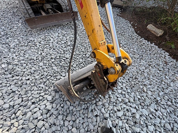Cat 301.7D minigraver med maskinhenger, pigghammer og 3 skuffer 10 of 26