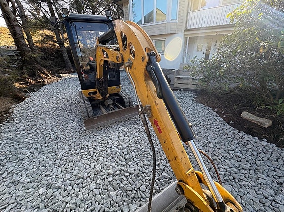 Cat 301.7D minigraver med maskinhenger, pigghammer og 3 skuffer 11 of 26
