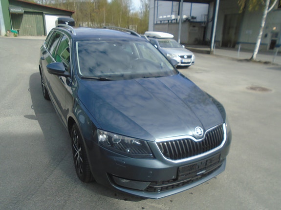 Skoda Octavia 3 of 5