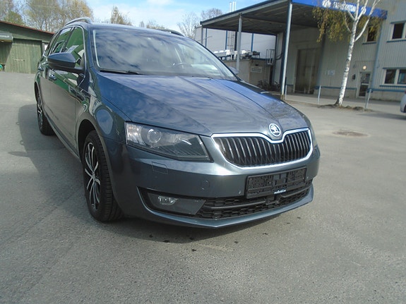 Skoda Octavia 2 of 5