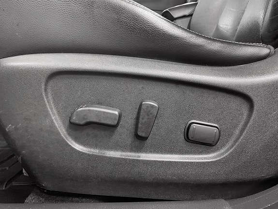Nissan X-Trail 12 of 16