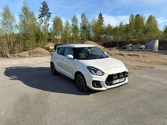 Suzuki Swift 2 of 5