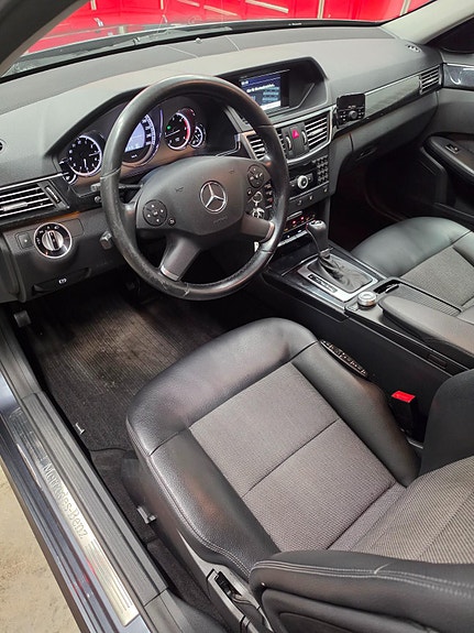 Mercedes-Benz E250 12 of 23