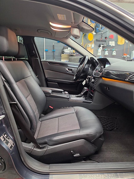 Mercedes-Benz E250 18 of 23