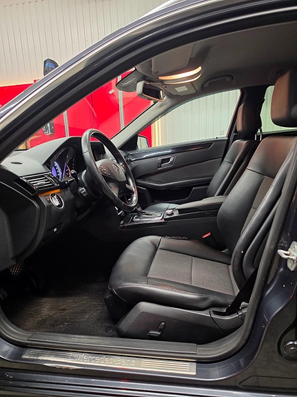 Mercedes-Benz E250 10 of 23