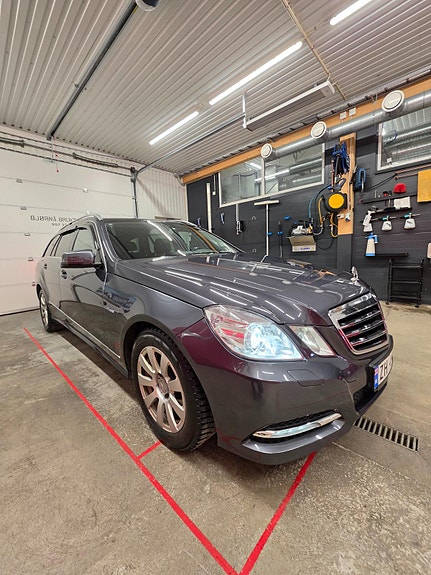 Mercedes-Benz E250 7 of 23