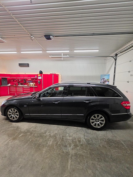 Mercedes-Benz E250 2 of 5