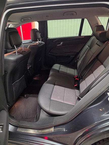 Mercedes-Benz E250 21 of 23