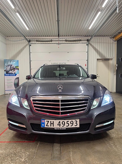 Mercedes-Benz E250 8 of 23