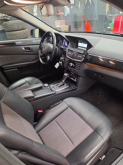 Mercedes-Benz E250 19 of 23