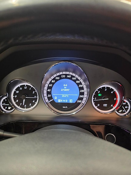Mercedes-Benz E250 14 of 23