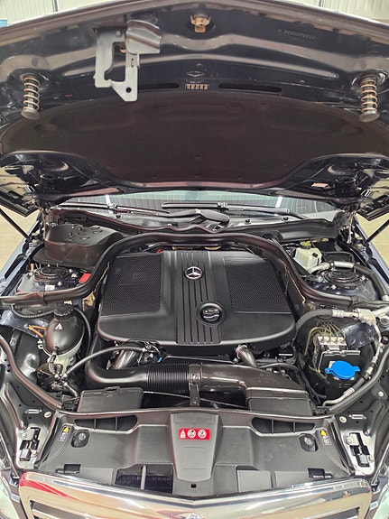 Mercedes-Benz E250 23 of 23