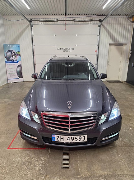 Mercedes-Benz E250 9 of 23