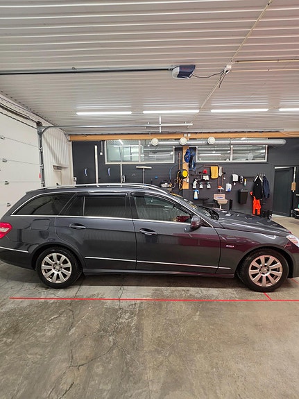 Mercedes-Benz E250 6 of 23