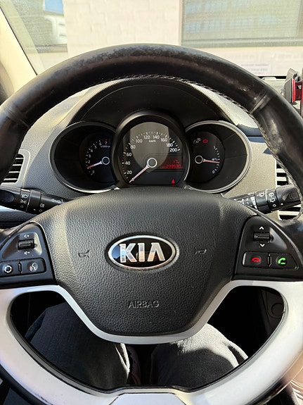 Kia Picanto 30 of 30