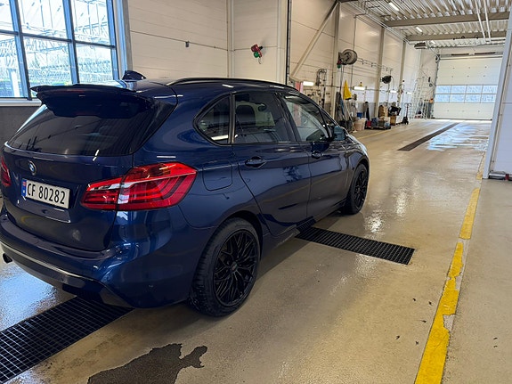 BMW 218i 5 of 30