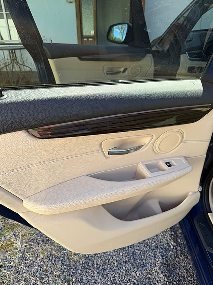 BMW 218i 13 of 30