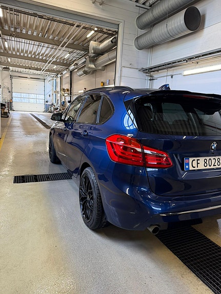 BMW 218i 10 of 30