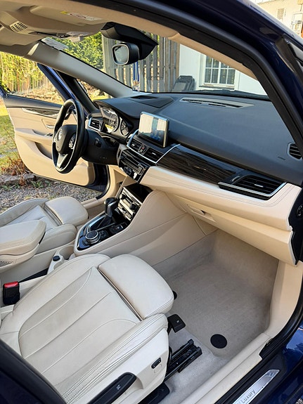 BMW 218i 12 of 30