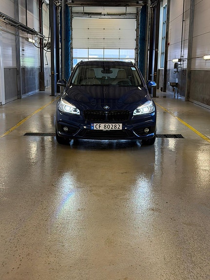 BMW 218i 3 of 30